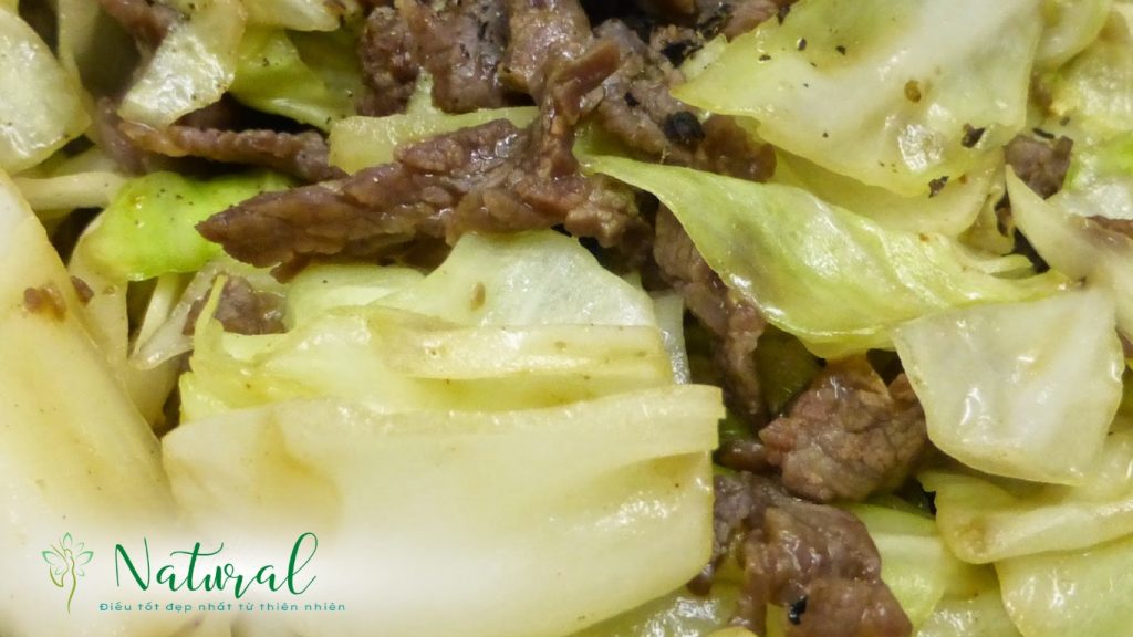 Món bắp cải xào thịt